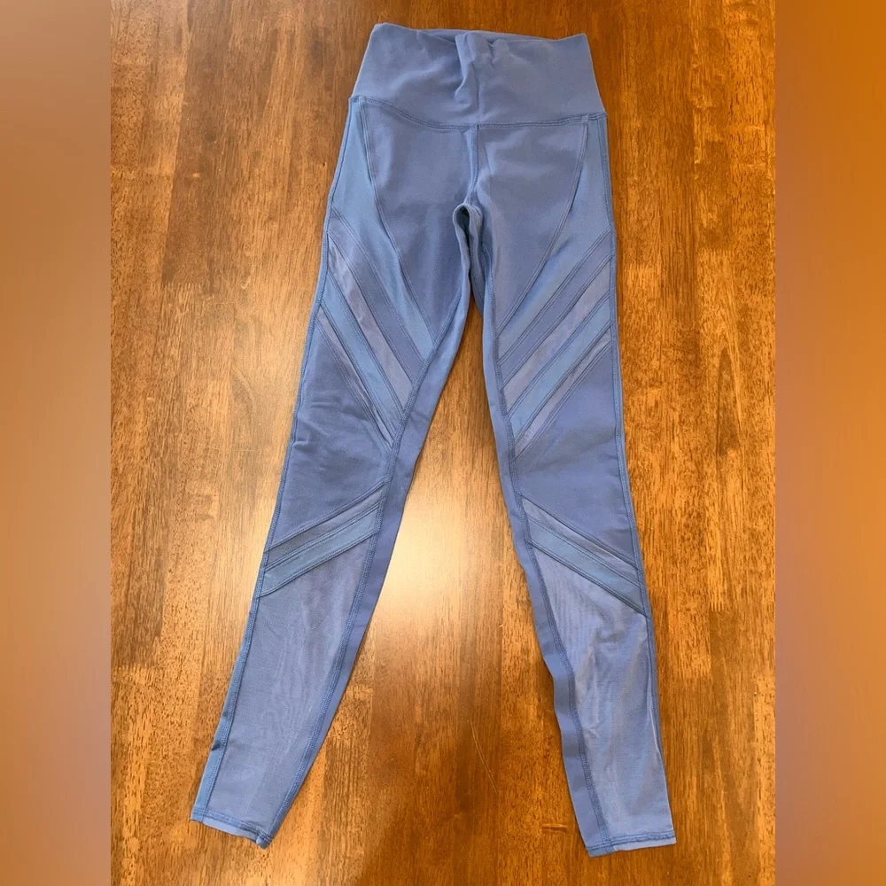 Alo Yogy High Waist Epic Legging in light Blue . Size XS